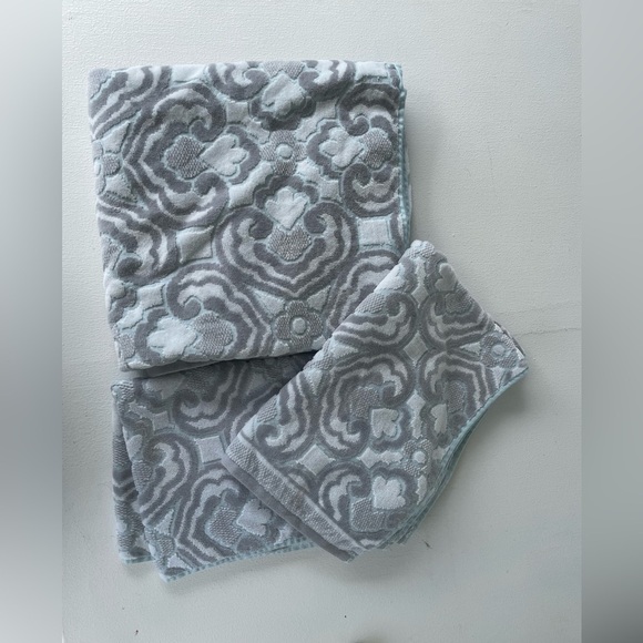 Elegant Gray Patterned Bath Towel Set - Picture 1 of 4